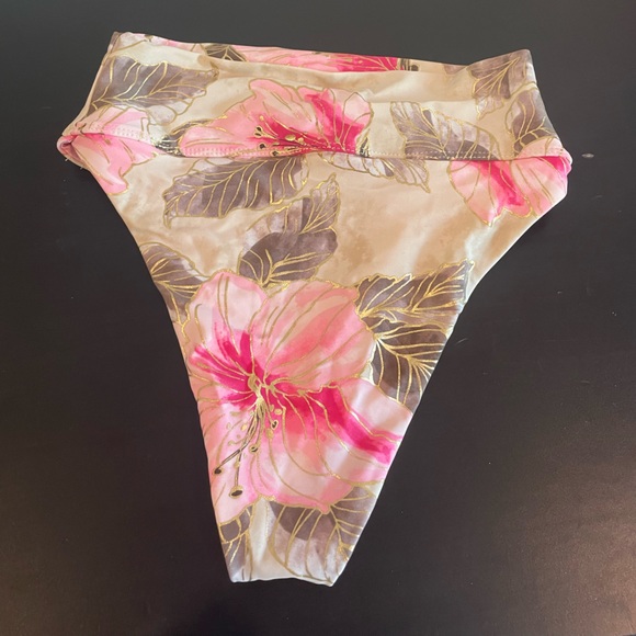 Beach Riot Hibiscus Swim Set - Picture 5 of 9